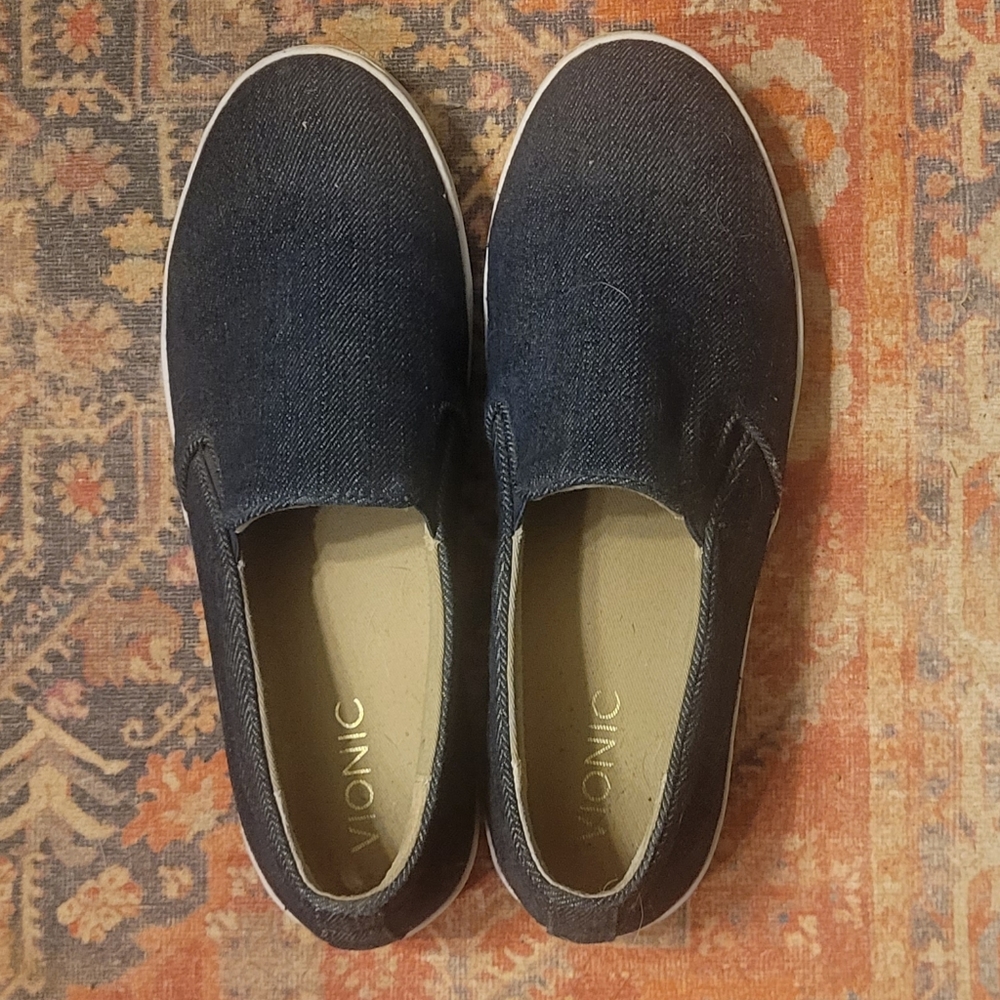 Vionic Slip On Size 8.5 Denim - image 1